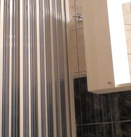 罗姆普罗莫普拉斯公寓 *