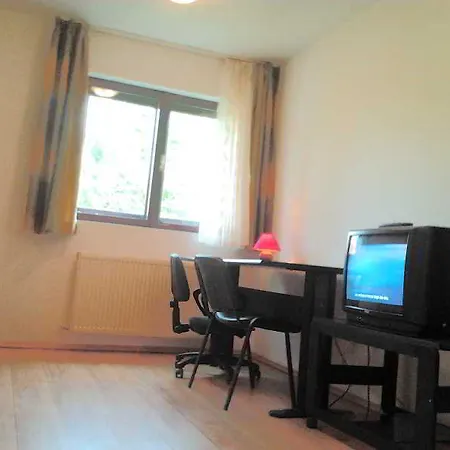 罗姆普罗莫普拉斯公寓 *