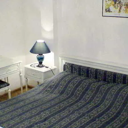 罗姆普罗莫普拉斯公寓 *